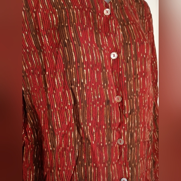 100% silk SAKS FIFTH AVENUE Sophisticated Striped Button-Up (#1,001) - Picture 5 of 8